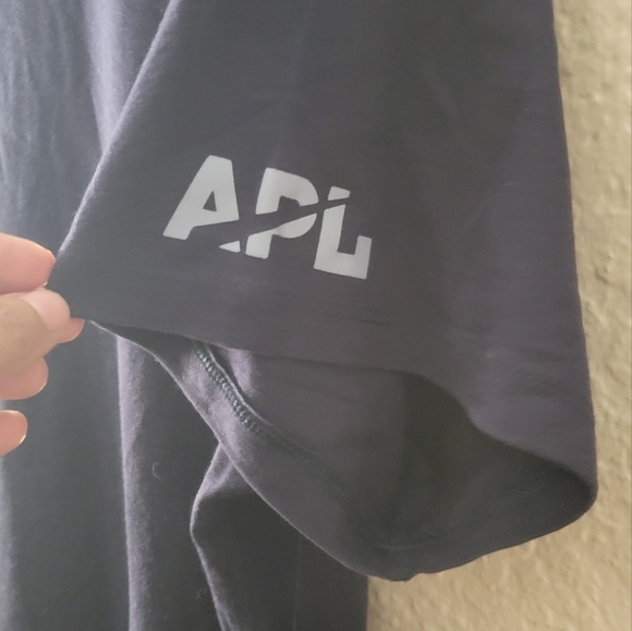 APL The Perfect Holiday Tee Size Large NWT - Picture 4 of 10